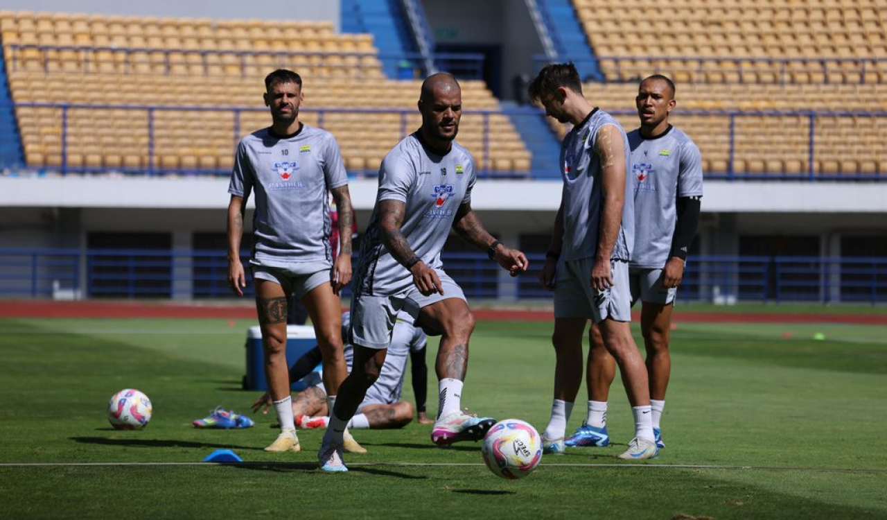 Striker PERSIB, David da Silva berlatih di Stadion Gelora Bandung Lautan Api, Selasa, 29 April 2025. (PERSIB.co.id/Barly Isham)