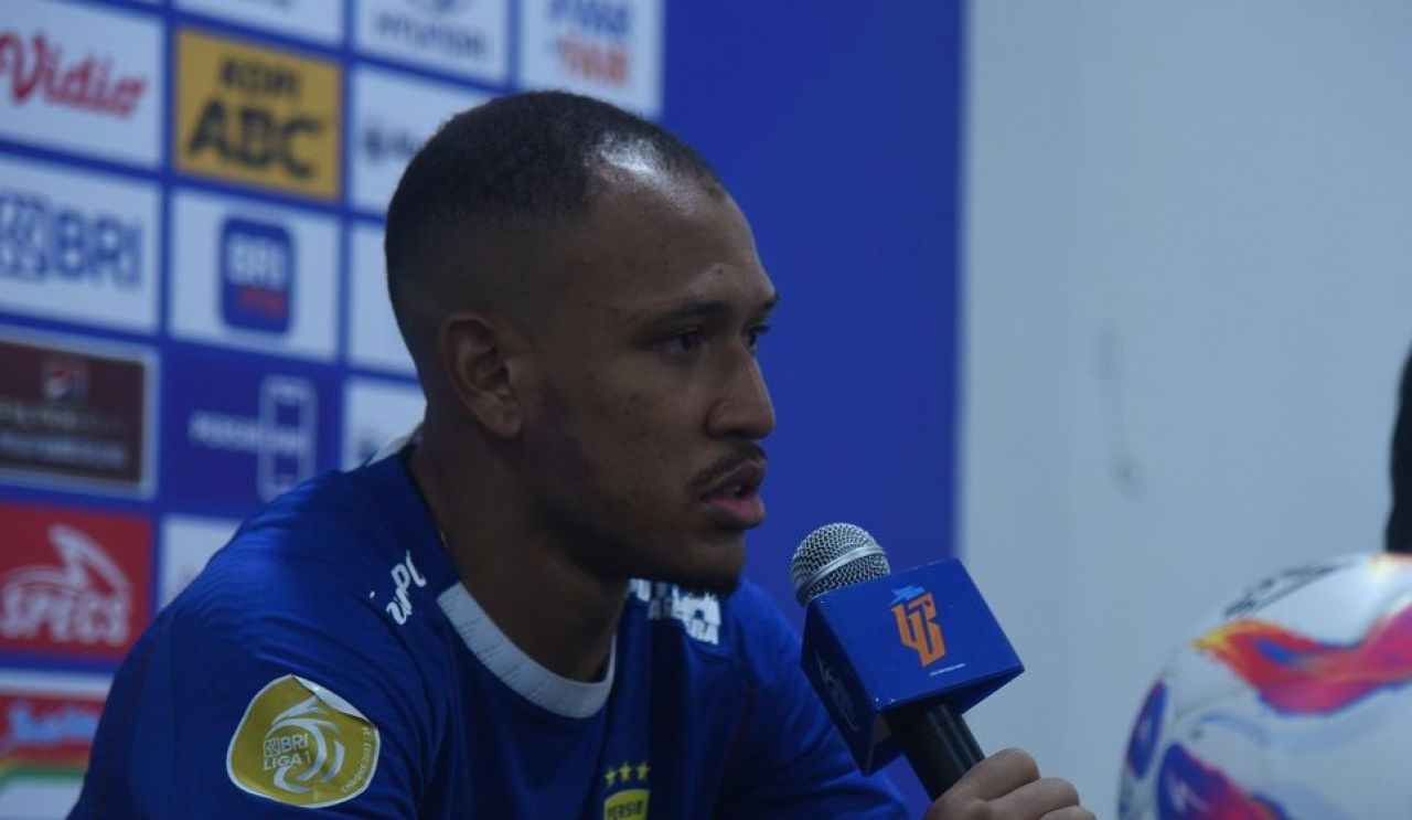 Bek PERSIB, Gusdtavo Franca memberikan keterangan pers usdai pertandingan melawan Bali United di Stadion Gelora Bandung Lautan Api, Jumat 18 April 2025. (PERSIB.co.id/Sutanto Nurhadi Permana)