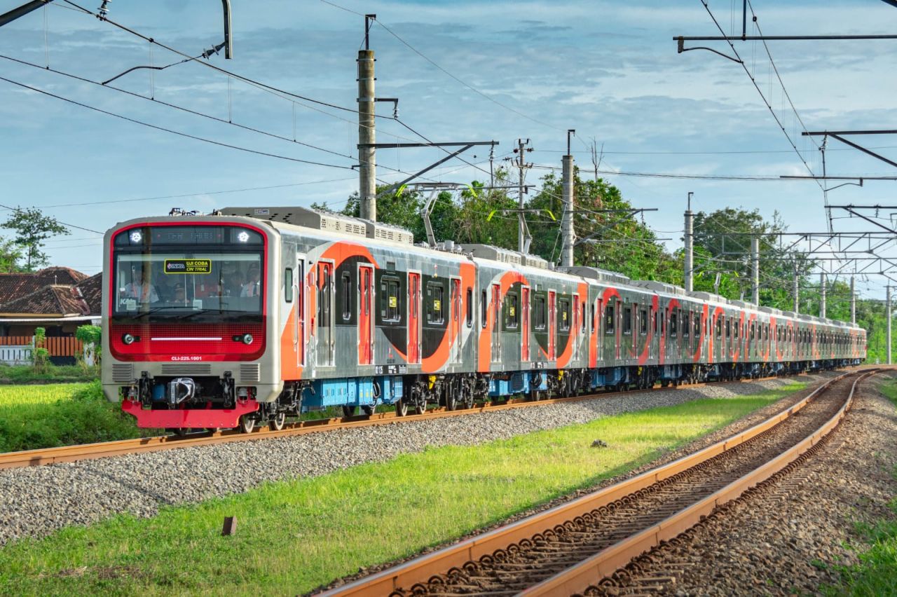 KAI Commuter Terima Rangkaian KRL Baru Produksi Dalam Negeri, Siap Perkuat Layanan Transportasi Urban