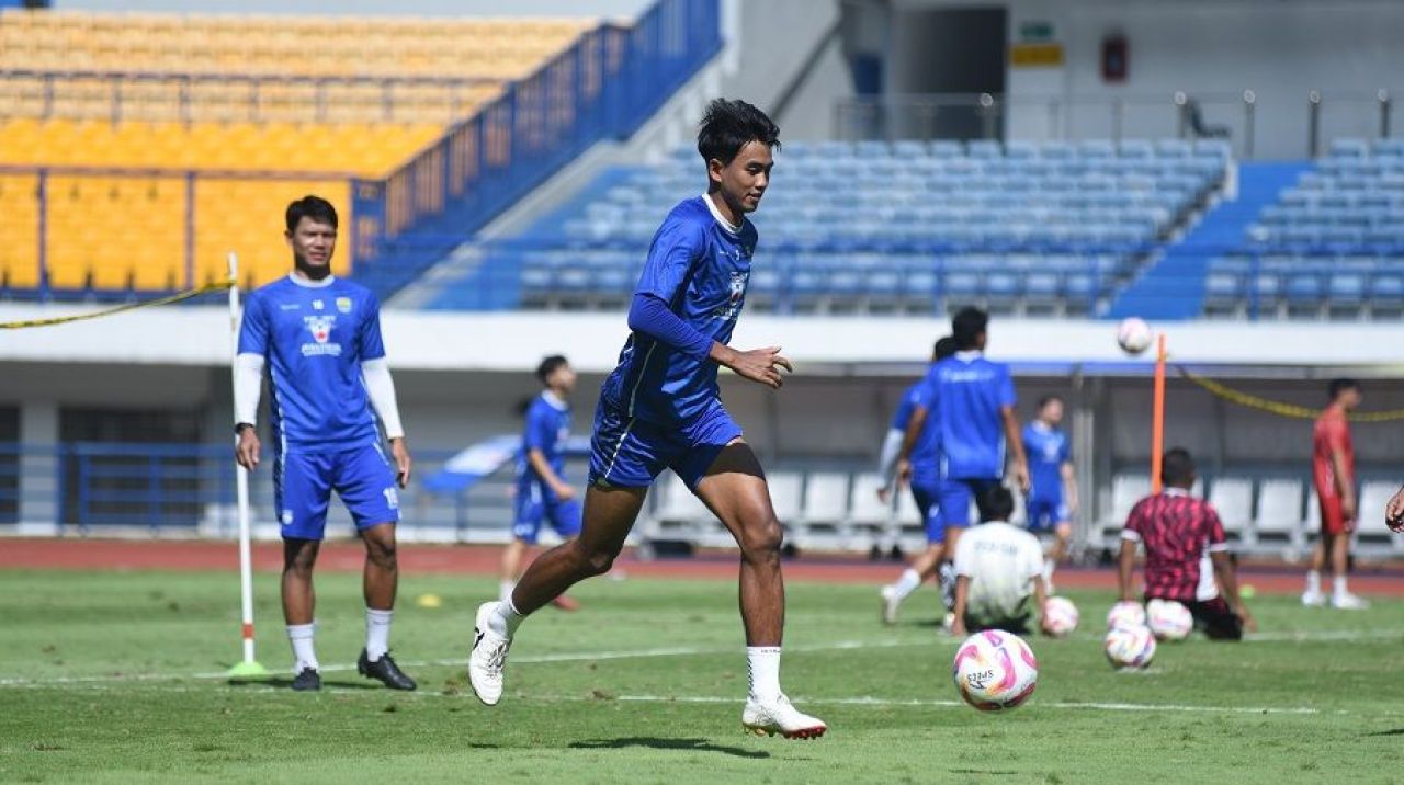 PERSIB menggelar sesi latihan pemulihan di Stadion Gelora Bandung Lautan Api (GBLA), Sabtu 19 April 2025 pagi. (PERSIB.co.id/Sutanto Nurhadi Permana)