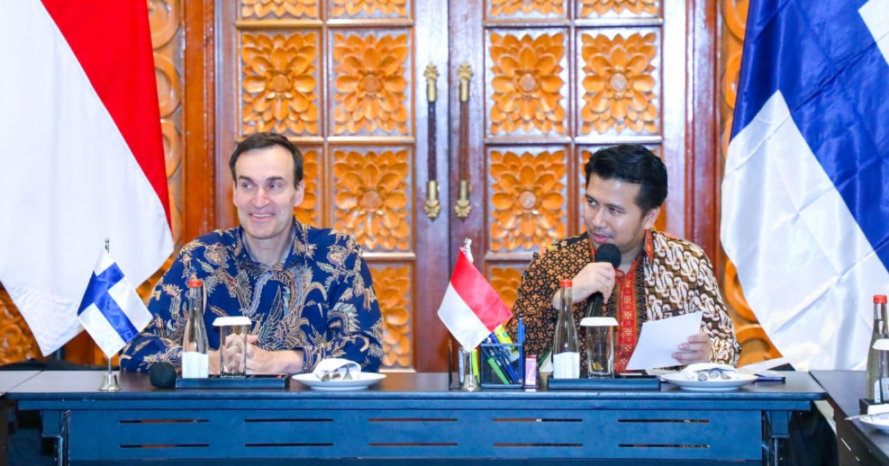Wakil Gubernur Jawa Timur, Emil Elestianto Dardak, menerima kunjungan kehormatan Duta Besar Finlandia untuk Indonesia, H.E. Jukka-Pekka Kaihilahti, di Surabaya, Selasa (29/4)