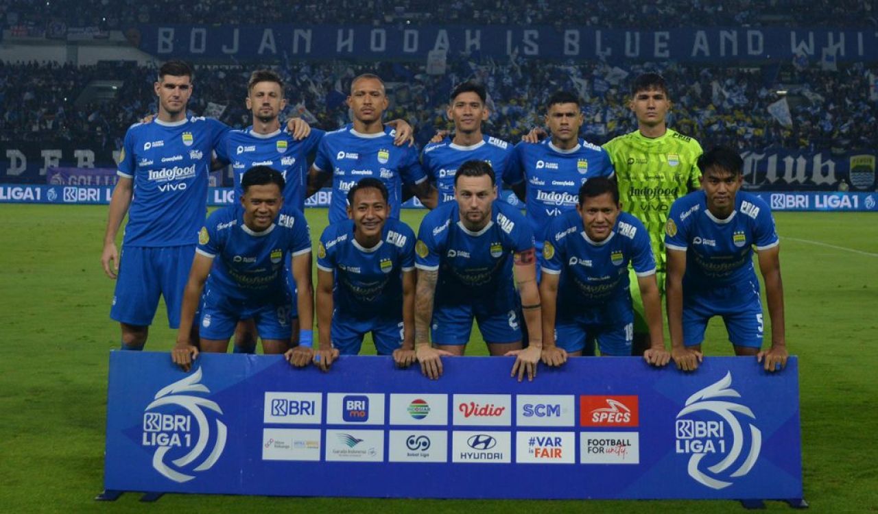Starter PERSIB saat menghadapi Bali United pada pertandingan pekan ke-29 Liga 1 2024/25 di Stadion Gelora Bandung Lautan Api, Jumat, 18 April 2025. (PERSIB.co.id/Barly Isham)