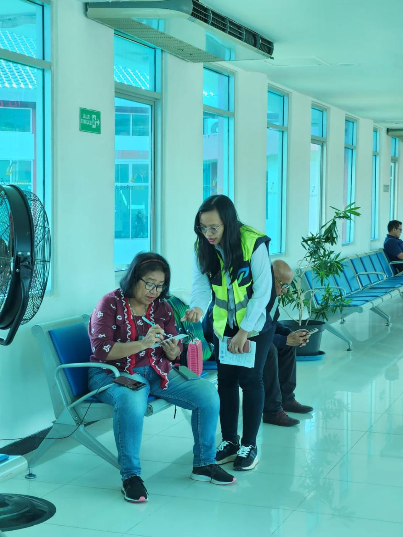 PT Angkasa Pura Indonesia Cabang Bandara Pattimura Ambon, untuk keempat kalinya meraih penghargaan sebagai bandara terbaik di kawasan Asia Pasifik pada ajang bergengsi Airport Service Quality (ASQ) tahun 2024.