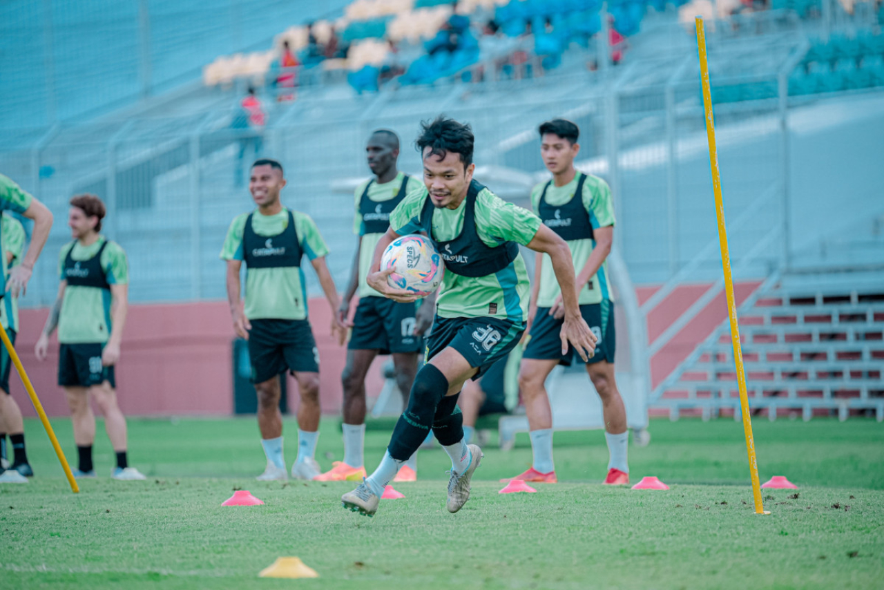 Laga Terakhir yang Penuh Haru: Persebaya vs Bali United, Salam Perpisahan untuk Sang Legenda, Muhammad Hidayat