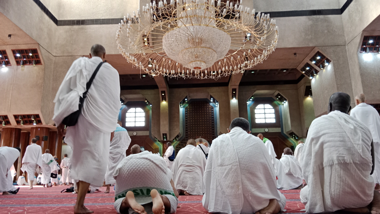 satu miqat yang bisa menjadi rujukan jemaah haji Indonesia untuk menunaikan umrah sunnah. Miqat itu adalah Masjid Tan'im atau dikenal dengan Masjid Aisyah