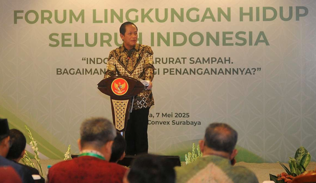 Menteri Lingkungan Hidup RI Hanif Faisol Nurofiq di Forum Lingkungan Hidup bertema “Indonesia Darurat Sampah. Bagaimana Strategi Penanganannya?” sebagai bagian dari Munas VII APEKSI 2025, Rabu (7/5/2025) di Grand City Convex Surabaya. (Foto: Kominfo)