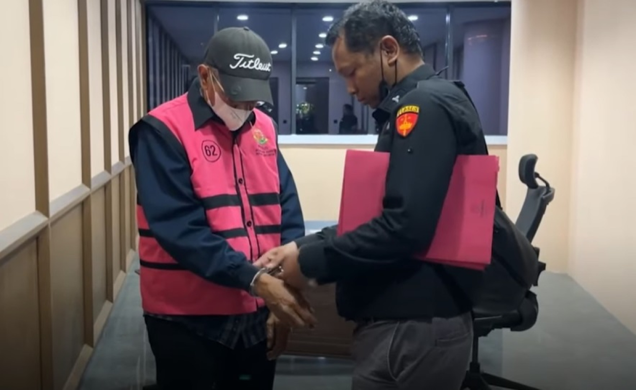 Penyidik Jampidsus Kejaksaan Agung menetapkan tersangka dalam perkara dugaan tindak pidana korupsi fasilitas kredit kepada PT Sri Rejeki Isman Tbk (Sritex)