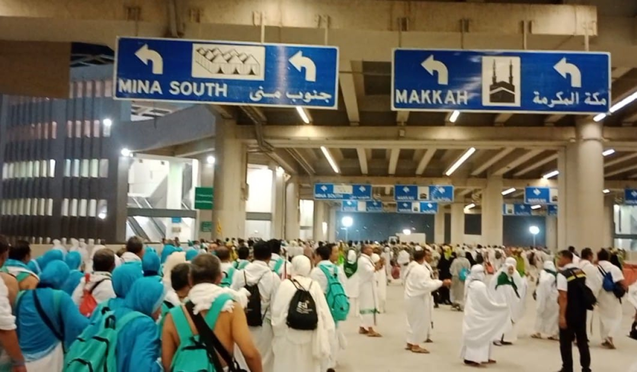 Program yang dikenal sebagai Tanazul itu dirancang untuk mengurai kepadatan di tenda-tenda Mina saat pelaksanaan mabit atau bermalam.