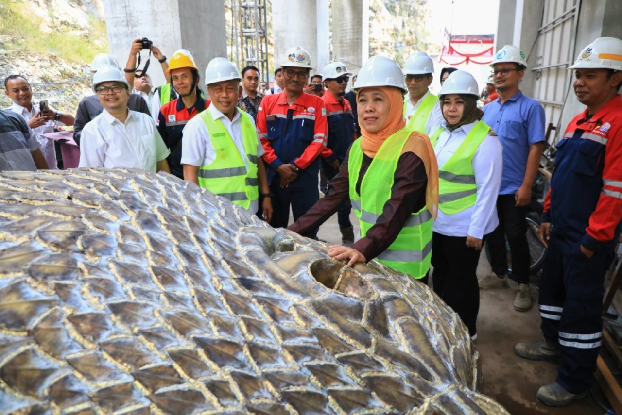 Gubernur Jawa Timur Khofifah saat meninjau langsung progres pembangunan museum, Rabu (14/5/2025)
