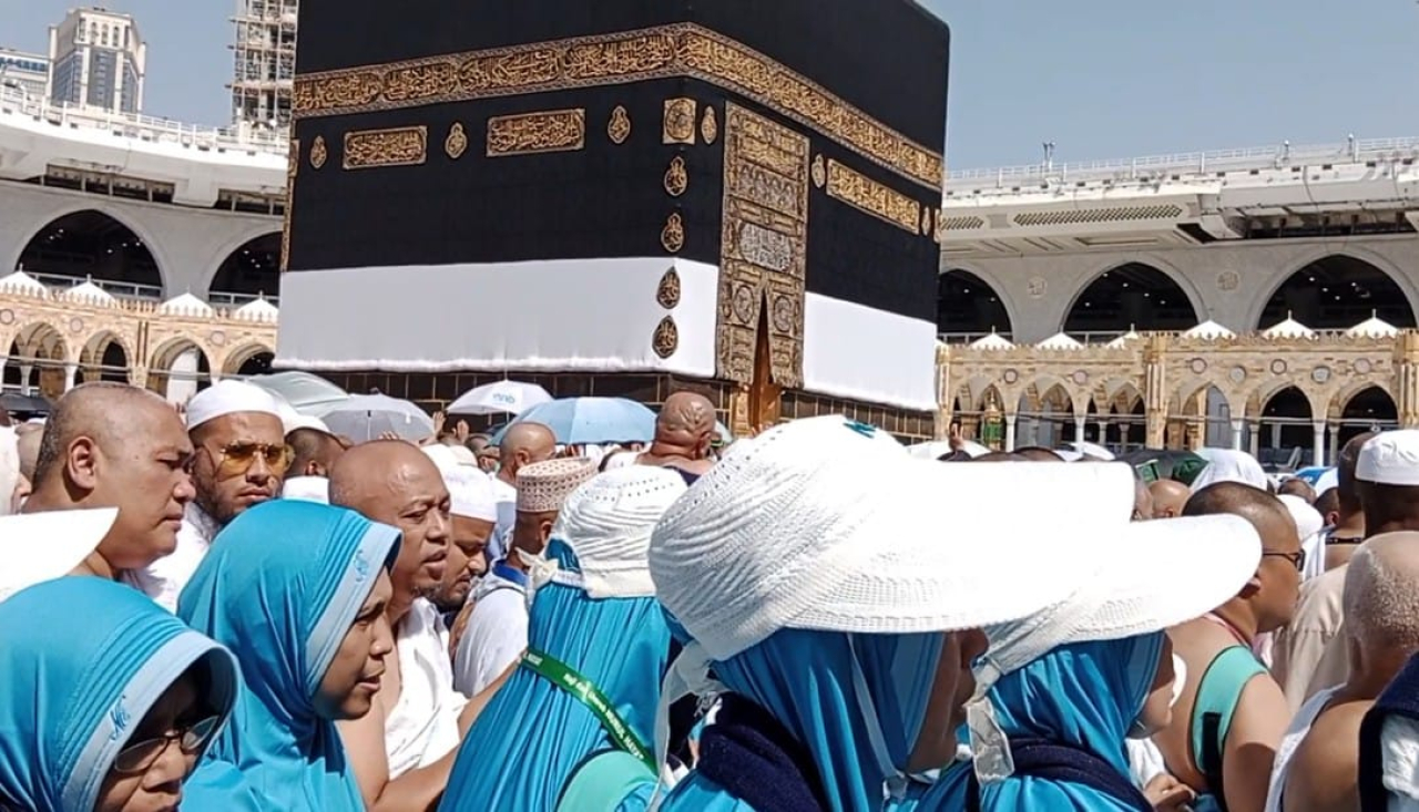 Tawaf Ifadah merupakan salah satu rukun haji yang wajib dilaksanakan dalam keadaan suci