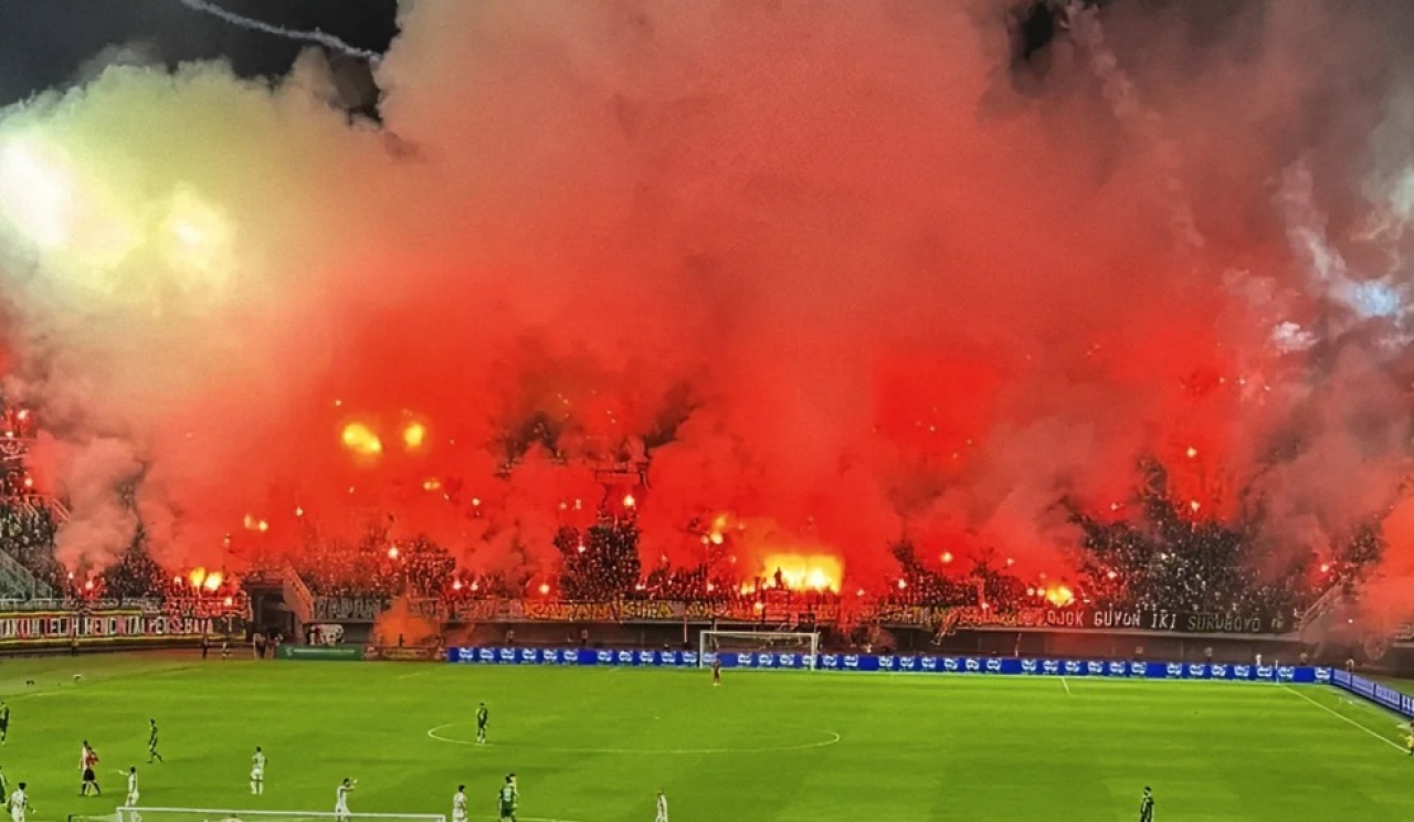 Laga Persebaya kontra Bali United berlangsung di Stadion Gelora Bung Tomo (GBT), Surabaya, Jumat (23/5/2025)