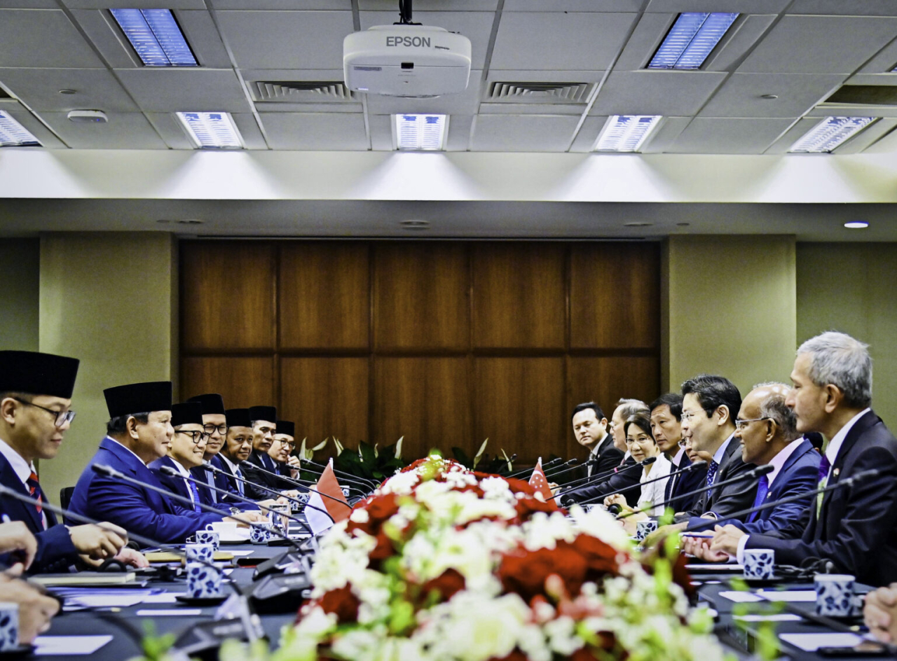 Presiden Republik Indonesia Prabowo Subianto melakukan pertemuan bilateral tahunan Leaders’ Retreat dengan Perdana Menteri Singapura Lawrence Wong, pada Senin, 16 Juni 2025. (Foto: BPMI Setpres)