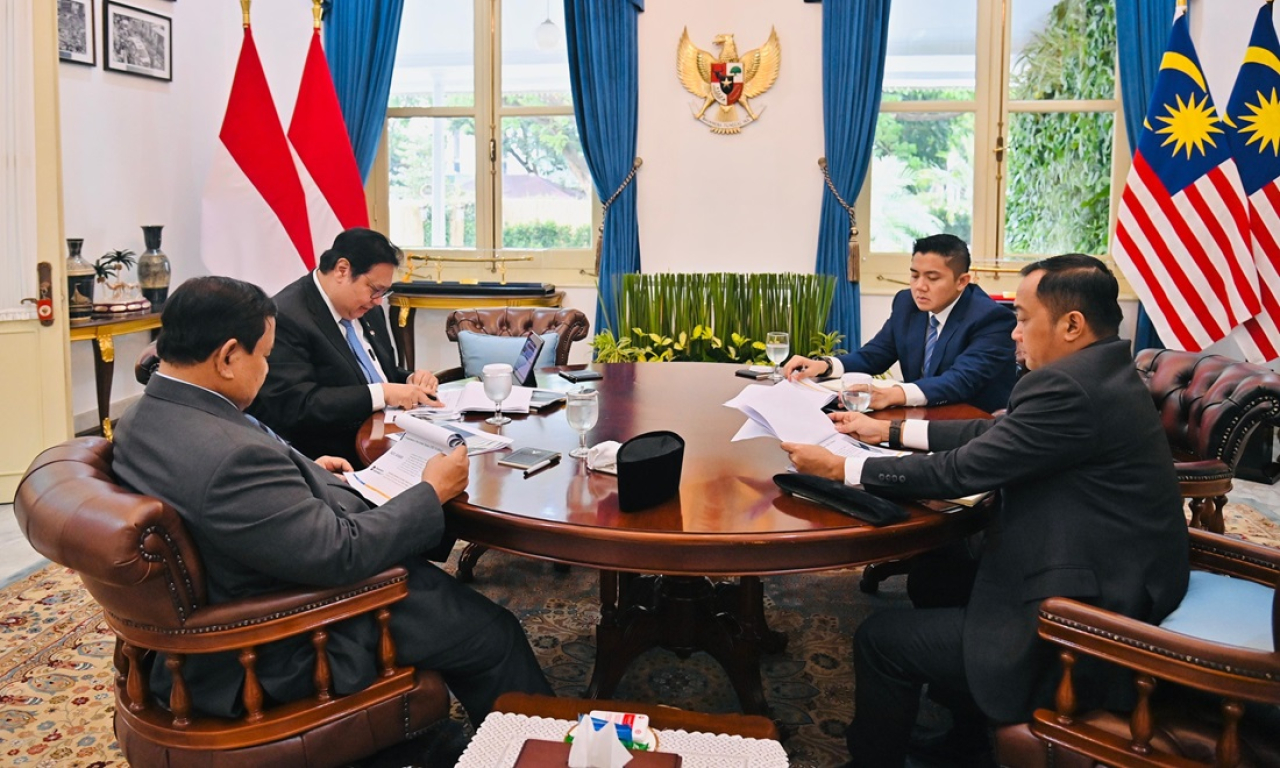 Presiden Prabowo Gelar Ratas Bahas Ekonomi Global dan Perundingan Tarif dengan AS