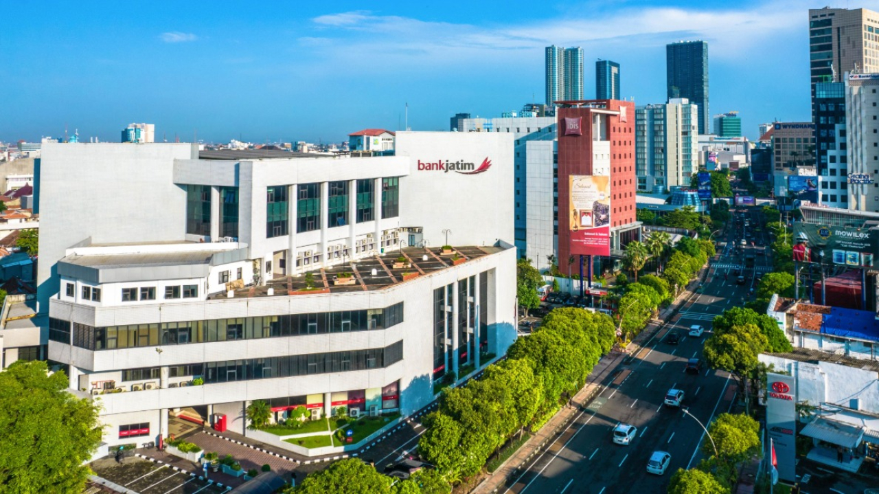 PT Bank Pembangunan Daerah Jawa Timur Tbk (Bank Jatim) menunjukkan komitmennya dalam memberikan kontribusi nyata terhadap Pendapatan Asli Daerah (PAD) Jawa Timur.
