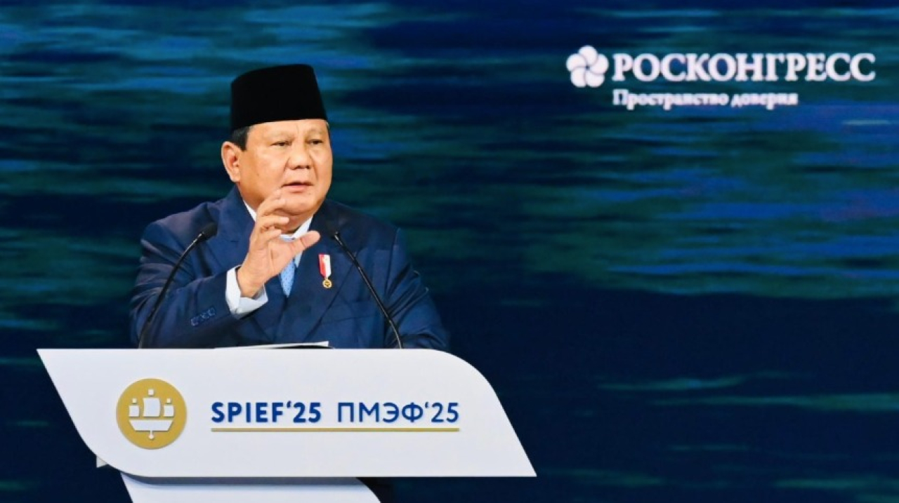 Presiden Prabowo Subianto menyampaikan pidato pada sesi pleno Saint Petersburg International Economic Forum (SPIEF) 2025 di ExpoForum Convention and Exhibition Centre, St. Petersburg, Rusia, pada Jumat, 20 Juni 2025 Foto: BPMI Setpres/Laily Rachev