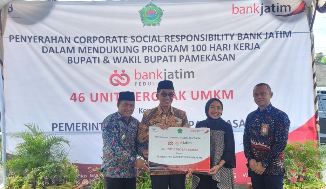 Peduli UMKM Hingga Pendidikan, Bank Jatim Gencar Serahkan CSR