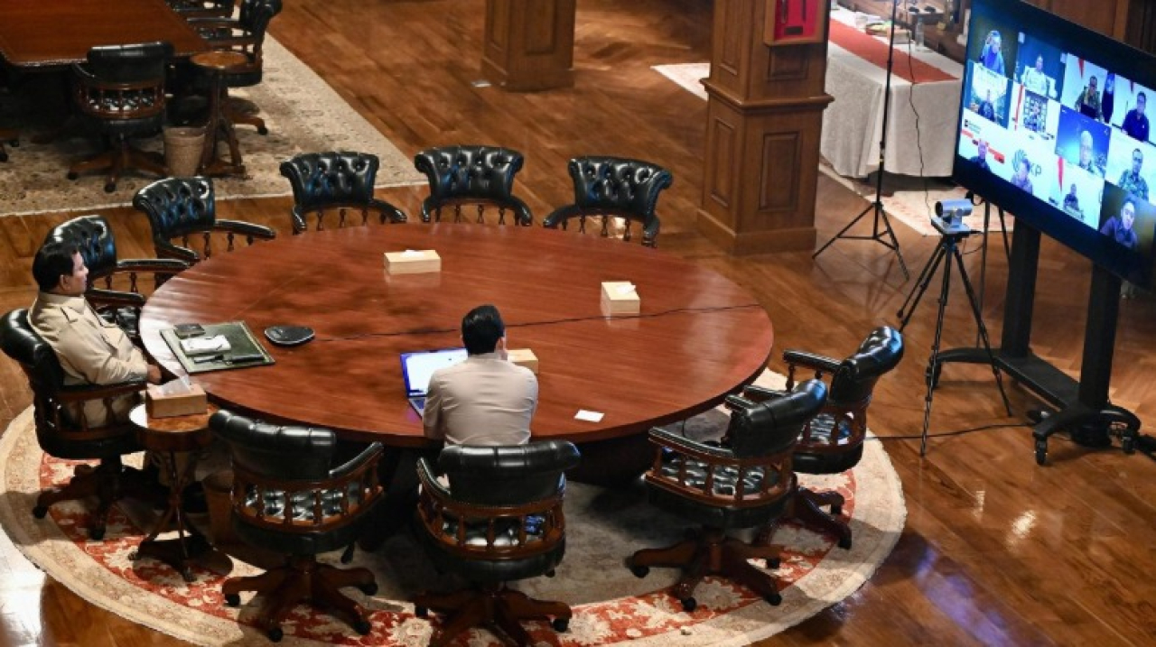 residen Prabowo Subianto memimpin rapat terbatas (ratas) secara daring pada Minggu malam, 29 Juni 2025. Foto: BPMI Setpres/Cahyo