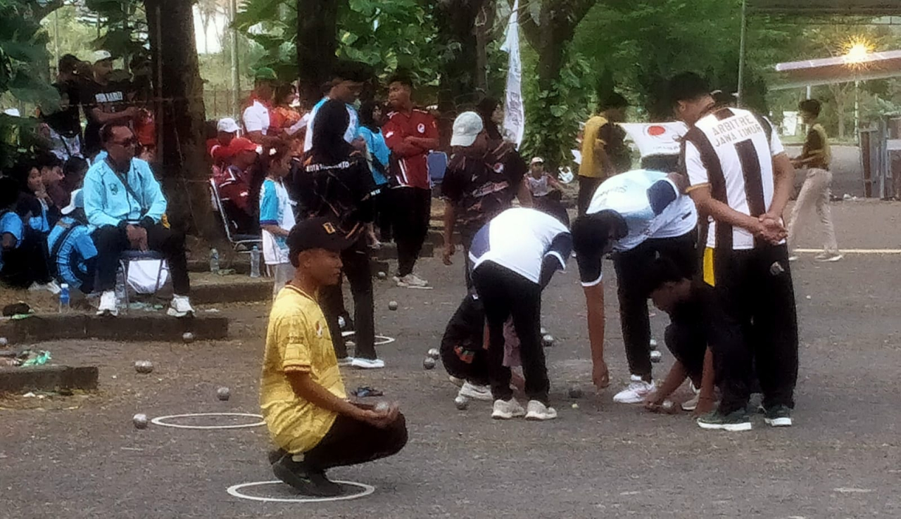 pelaksanaan cabang olahraga petanque dalam ajang Pekan Olahraga Provinsi (Porprov) Jawa Timur IX/2025, belum terlihat satu pun kontingen daerah yang tampil dominan.