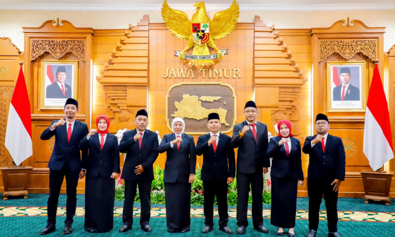 Khofifah Lantik Anggota Baru KPID Jatim, Tekankan Integritas dan Adaptasi di Era Digital