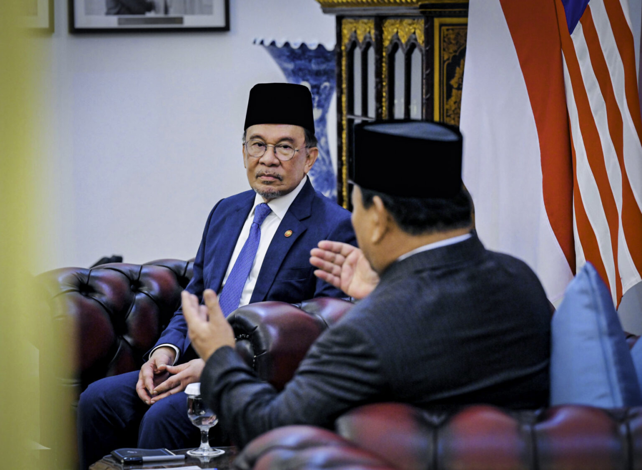 Presiden Republik Indonesia, Prabowo Subianto menggelar pertemuan tête-à-tête Perdana Menteri (PM) Malaysia, Dato’ Seri Anwar Ibrahim, di Istana Merdeka, Jakarta, pada Selasa, 29 Juli 2025. (Foto: BPMI Setpres)  Read more: https://setkab.go.id/presiden-pr