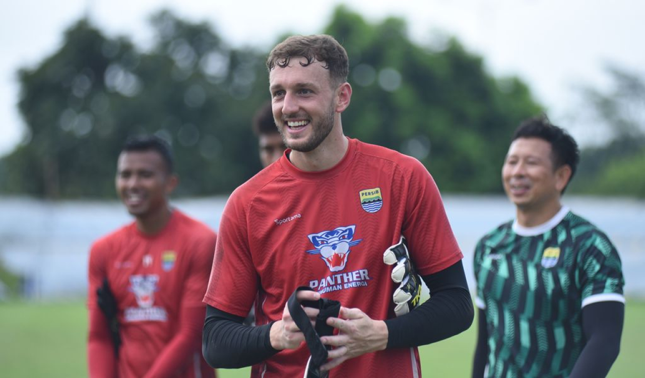 Penjaga gawang PERSIB, Adam Przybek. (PERSIB.co.id/Sutanto Nurhadi Permana)