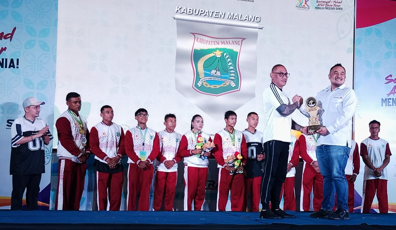 kontingen Kabupaten Malang kembali mengukuhkan diri sebagai juara umum cabor binaraga, usai mengoleksi tiga medali emas, satu perak, dan dua perunggu