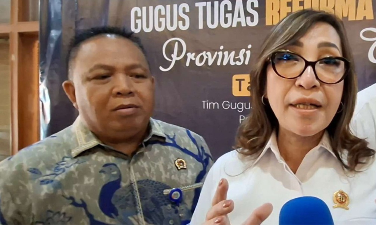 Direktur Jenderal Penataan Agraria Kementerian Agraria dan Tata Ruang/Badan Pertanahan Nasional (ATR/BPN), Yulia Jaya Nirmawati saat memberikan keterangan pers usai Rapat Koordinasi Awal GTRA Provinsi Jawa Timur di Surabaya, Rabu (2/7/2025)
