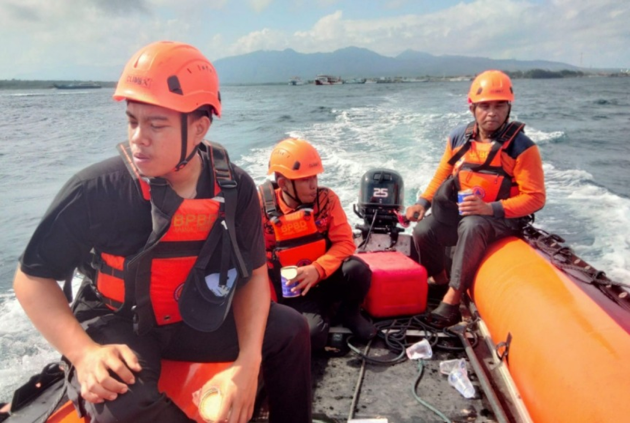 Pemerintah Provinsi Jawa Timur bergerak cepat menyikapi musibah tenggelamnya Kapal Motor Penumpang (KMP) Tunu Pratama Jaya di Selat Bali.