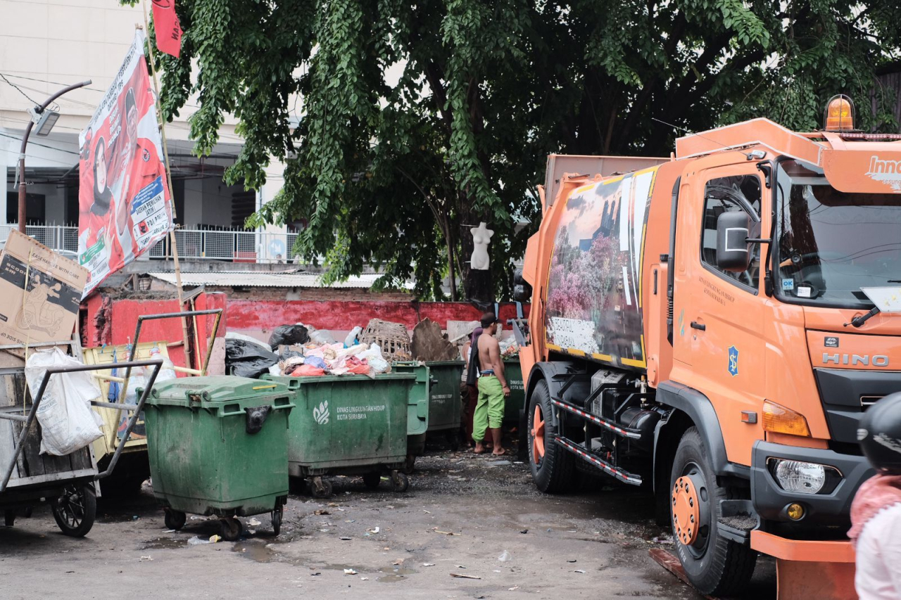 siapa pun yang berhasil merekam aksi pembuangan sampah sembarangan dan melaporkannya kepada pihak berwenang, berhak atas insentif uang tunai.