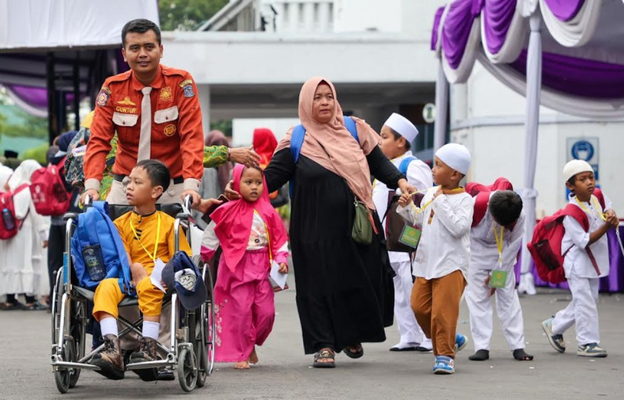 Sebanyak 1.005 anak yatim diundang menghadiri kegiatan "Santunan Cinta Asa di Bulan Asyura", Sabtu (12/7/2025