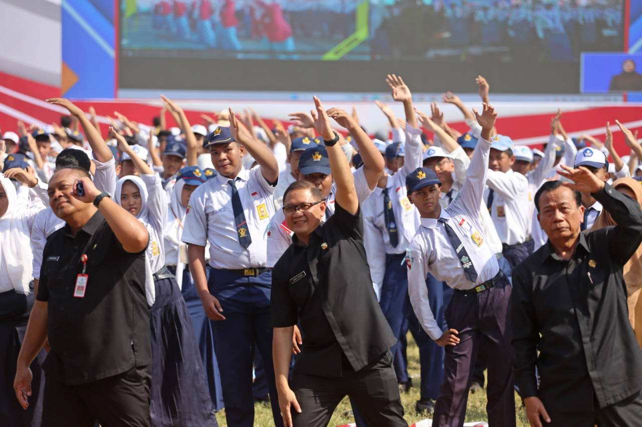 Dinas Pendidikan Jawa Timur mencatat Rekor MURI tentang penyediaan beasiswa penuh dan pendidikan terjangkau untuk 72.841 murid baru jenjang SMA/SMK dan SLB