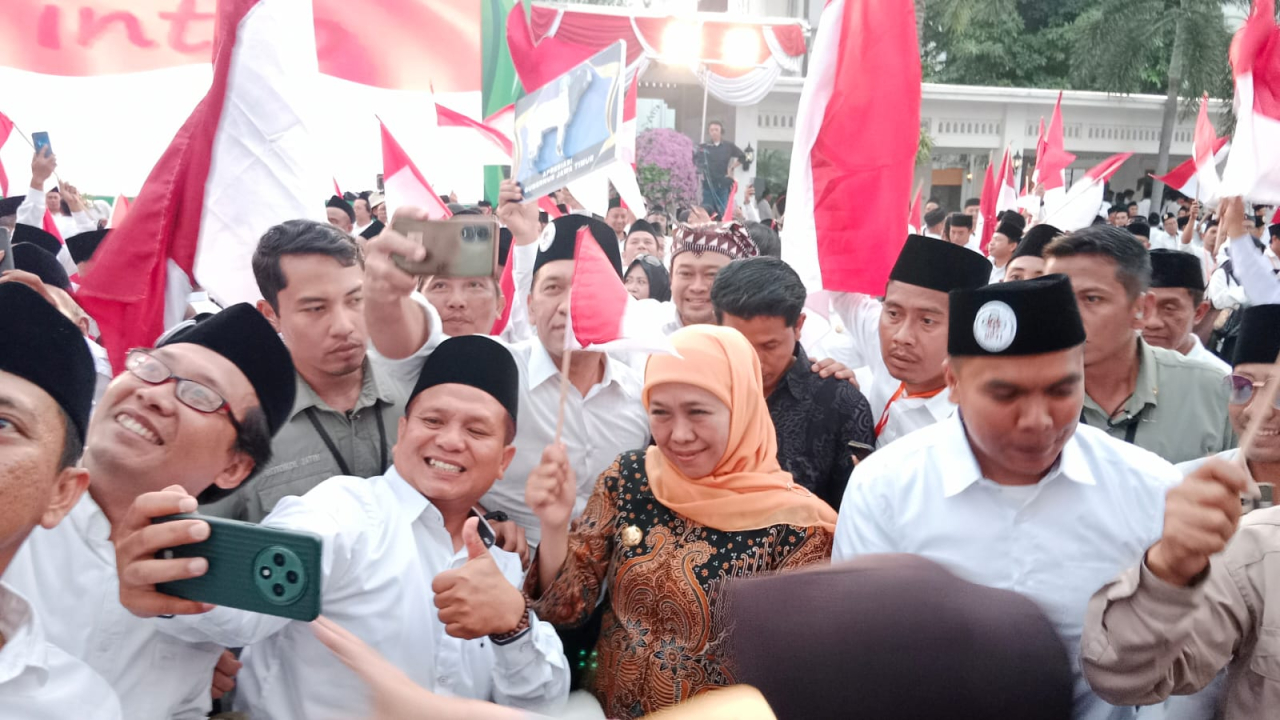 Himpunan Kerukunan Tani Indonesia (HKTI) Jawa Timur secara resmi melantik pengurus cabang dari 38 kabupaten dan kota di provinsi ini dalam sebuah upacara yang digelar di Halaman Kantor Gubernur Jawa Timur, Jalan Pahlawan, Surabaya, Kamis (24/7/2025)