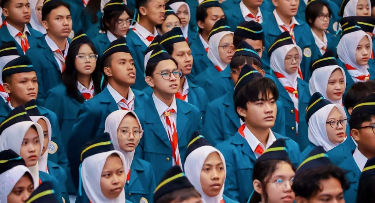 Universitas Airlangga (Unair) secara resmi mengukuhkan sebanyak 9.347 mahasiswa baru jenjang Diploma 3 (D3), Sarjana Terapan (D4), dan Sarjana (S1) untuk Tahun Akademik 2025/2026. (fFoto: Humas Unair)