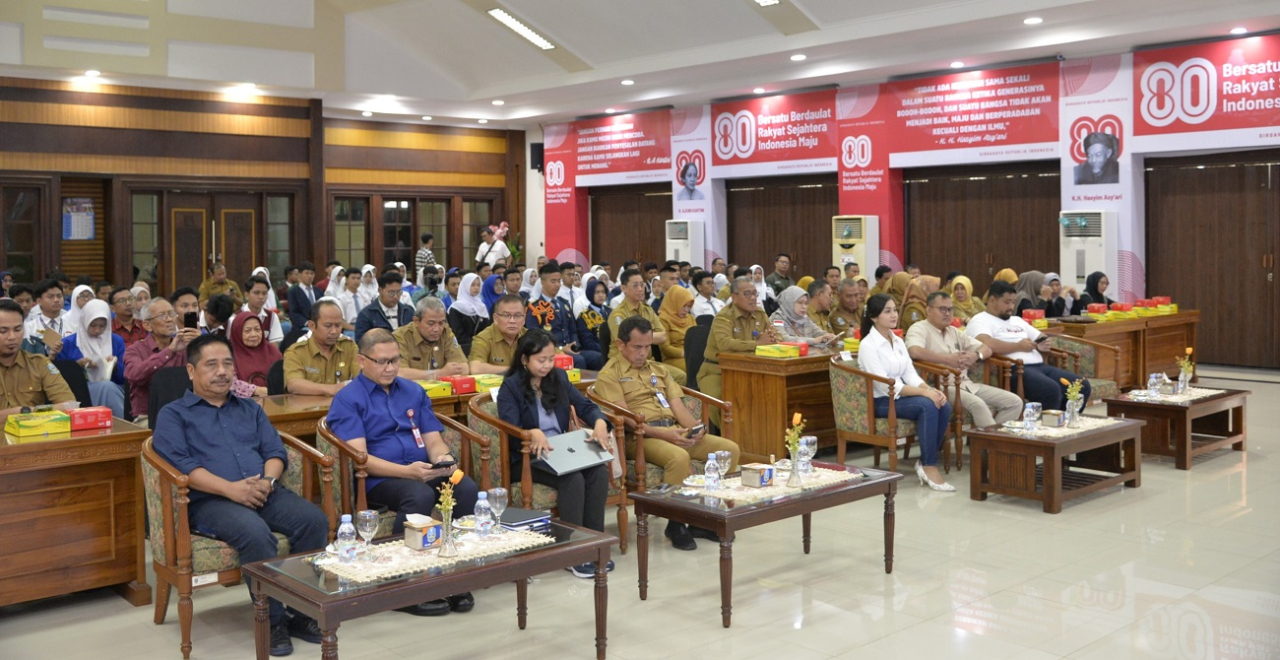 Dialog Inspirasi bertajuk “From Classroom to Global Stage” yang digelar Dinas Pendidikan Jawa Timur di Surabaya, Selasa (12/8).