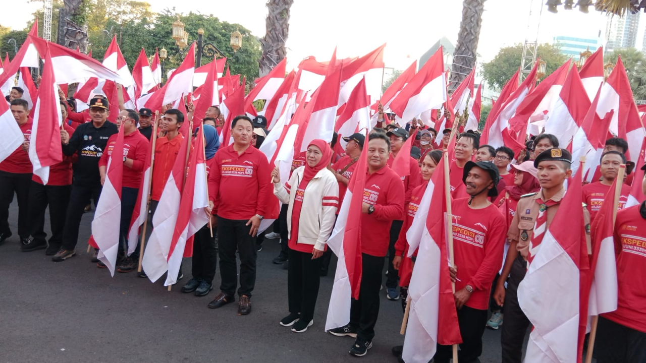 Gubernur Khofifah Lepas Tim Ekspedisi 80 Arjuno, Kibarkan Merah Putih di Puncak 3.339 MDPL