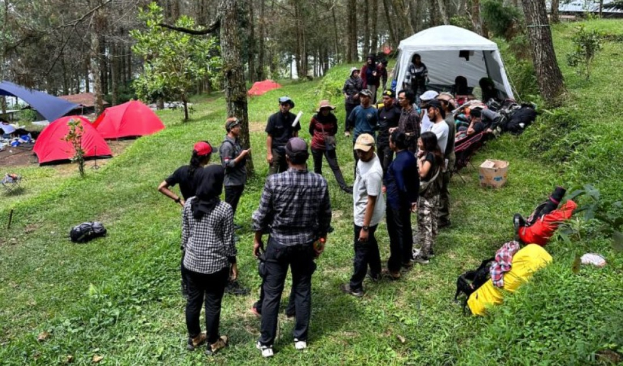 Pemerintah Provinsi Jawa Tengah mulai memanfaatkannya jadi ladang ekonomi baru lewat pelatihan khusus untuk guide alias pemandu pendaki gunung.