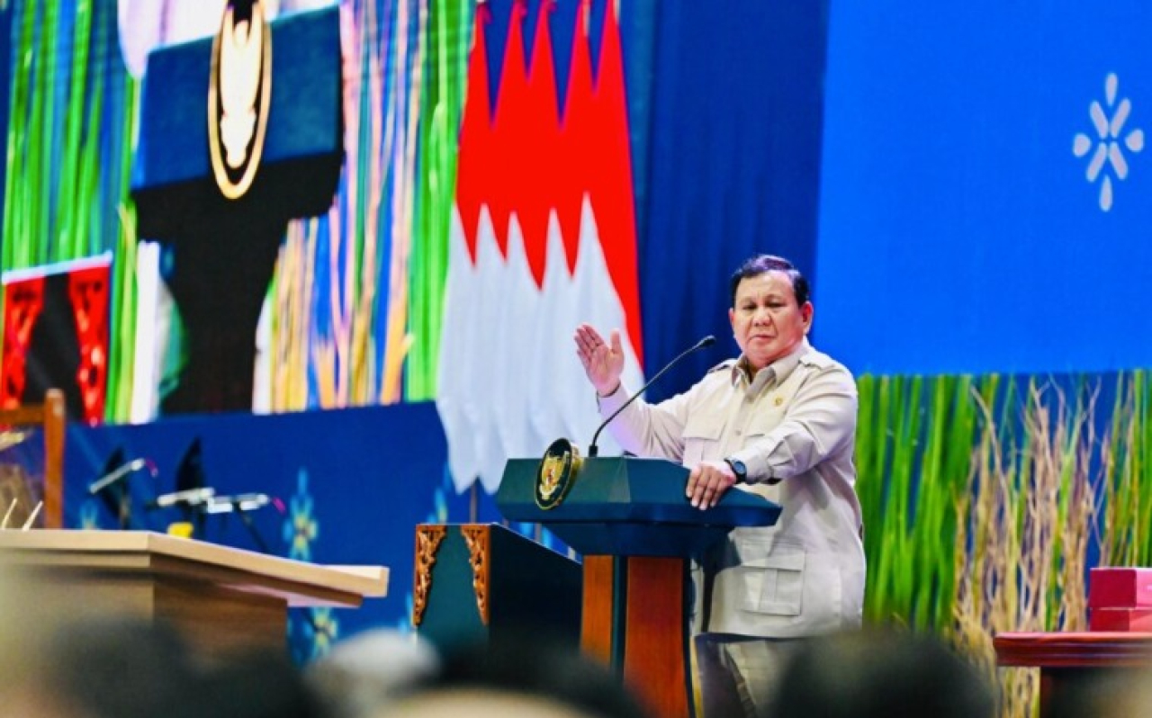 Presiden Prabowo Subianto menyampaikan pidato utama (keynote speech) dalam Konvensi Sains, Teknologi, dan Industri Indonesia (KSTI) Tahun 2025 di Sasana Budaya Ganesha (Sabuga), Institut Teknologi Bandung (ITB), Provinsi Jawa Barat, pada Kamis, 7 Agustus 