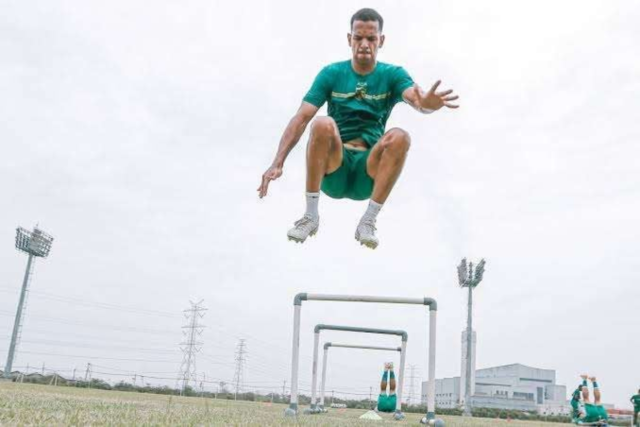 Leo Lelis saat menjalani latihan pada musim kompetisi 2022/2023 (Foto: Dok. Persebaya)