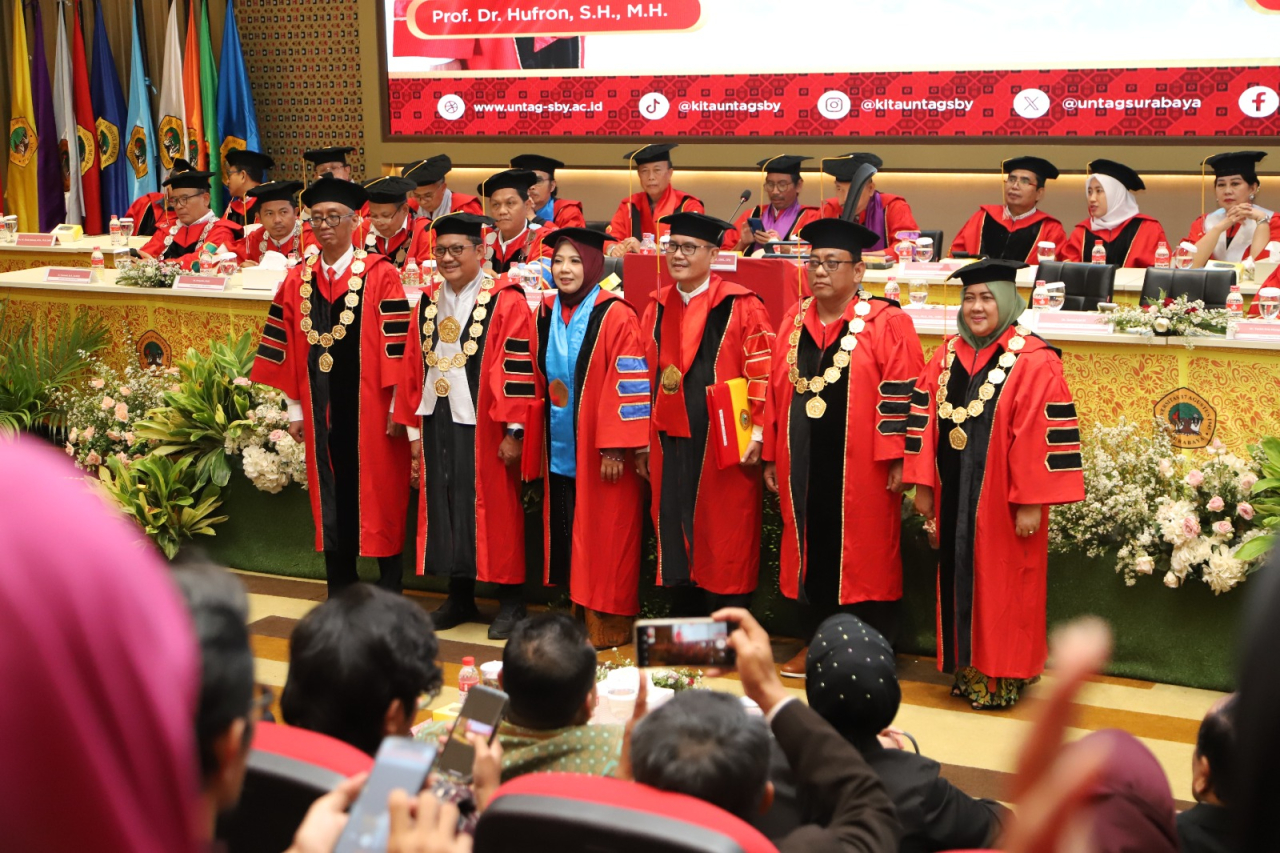 Universitas 17 Agustus 1945 (Untag) Surabaya miliki dua guru besar baru dalam bidang Hukum Tata Negara dan Pengelolahan Citra Digital yang dikukuhkan dalam sidang senat terbuka di kampus setempat, Selasa, (16/9)