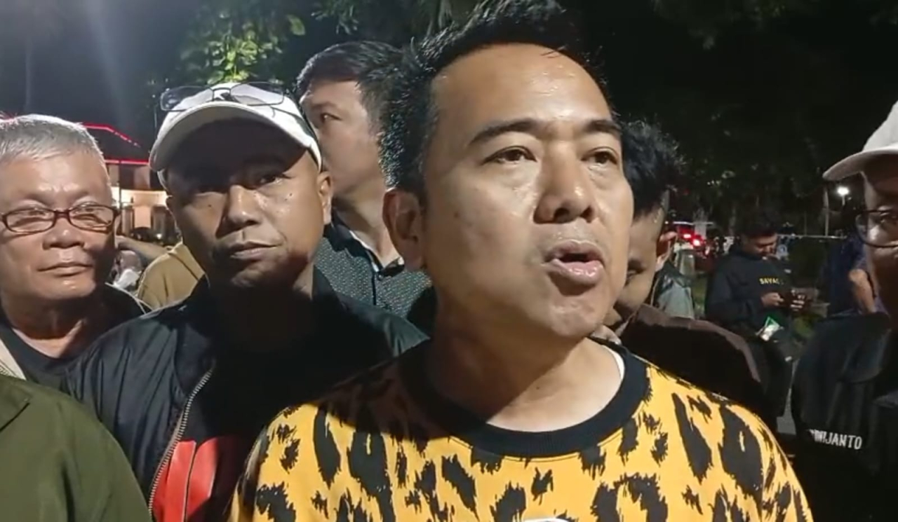 Muhammad Soleh, saat memberikan keterangan persdi Posko Penggalangan Dana Aksi, Taman Apsari, Surabaya, Senin (1/9).