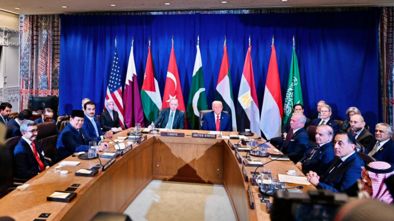 Presiden Republik Indonesia, Prabowo Subianto, menghadiri Multilateral Meeting on the Middle East atas undangan Presiden Amerika Serikat, Donald Trump di Ruang Konsultasi Dewan Keamanan Perserikatan Bangsa-Bangsa (PBB), New York, pada Selasa, 23 September