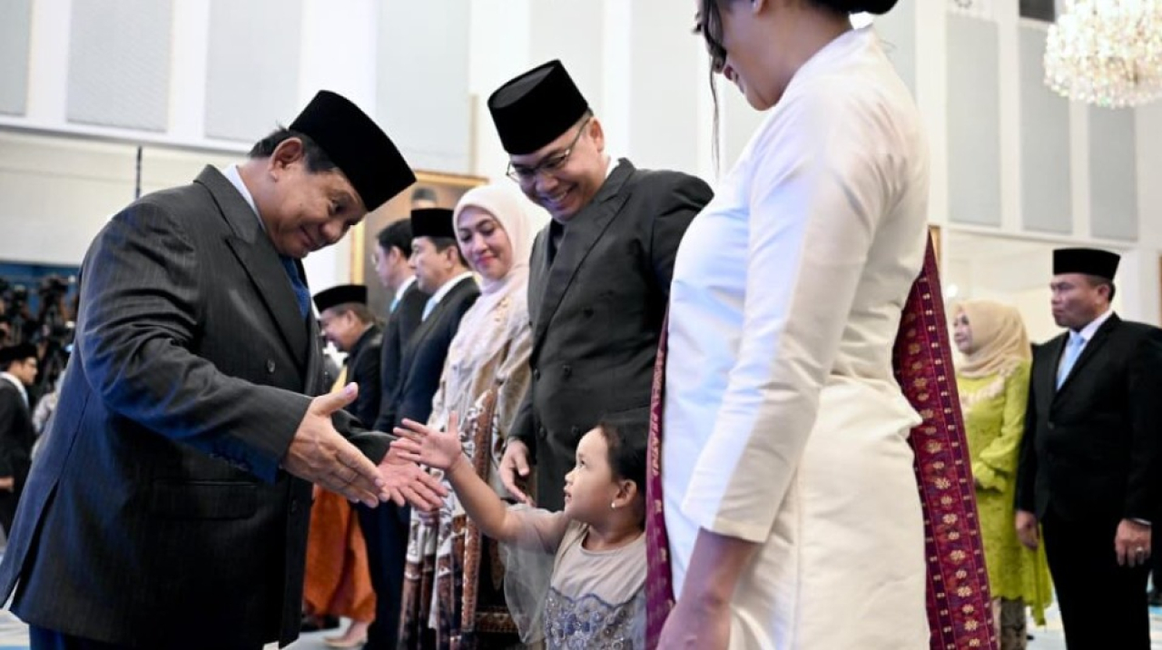 Presiden Prabowo Subianto melantik Kepala Staf Kepresidenan, Kepala Lembaga Kebijakan Pengadaan Barang/Jasa Pemerintah (LKPP), Kepala Badan Komunikasi Pemerintah, Wakil Kepala Badan Gizi Nasional, dan Penasihat Khusus Presiden bidang Keamanan dan Ketertib