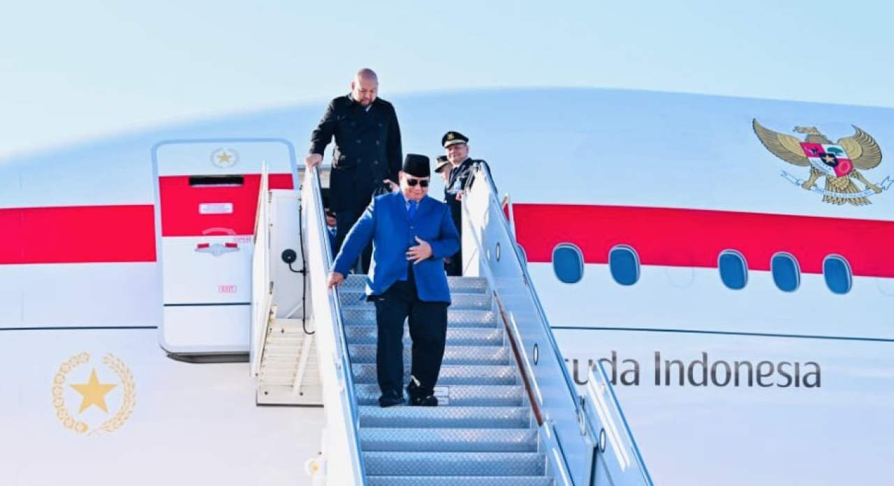 Presiden Republik Indonesia, Prabowo Subianto, tiba di Bandar Udara Internasional John F. Kennedy, New York, Amerika Serikat, pada Sabtu, 20 September 2025, sekitar pukul 16.50 waktu setempat. Foto: BPMI Setpres/Laily Rachev