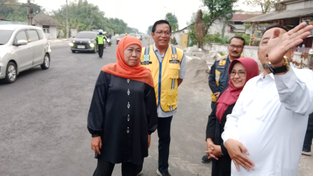 Khofifah Tinjau Pelebaran Jalan Maospati–Magetan, Dorong Konektivitas Mataraman