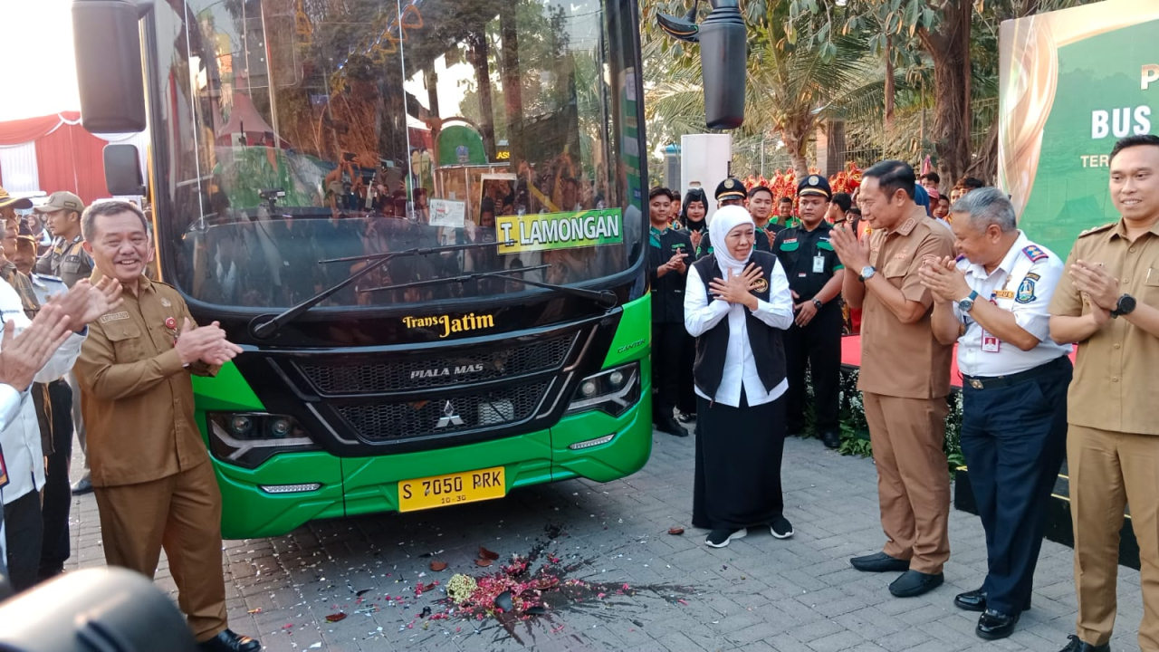 Hadiah HUT ke-80 Jatim: Khofifah Luncurkan Trans Jatim Koridor VII di Lamongan