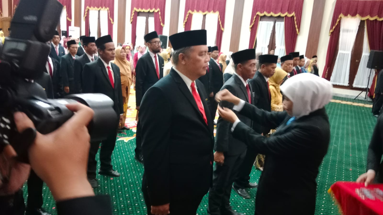 1.635 ASN Jatim Terima Satyalancana Karya Satya, Khofifah: Penghargaan Ini Simbol Integritas dan Loyalitas