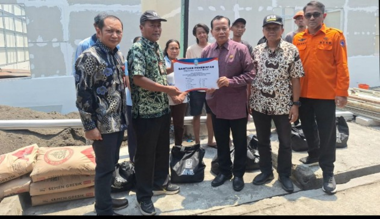 BPBD Jatim dan DPRD Turun Tangan Bantu Warga Korban Kebakaran di Jemursari