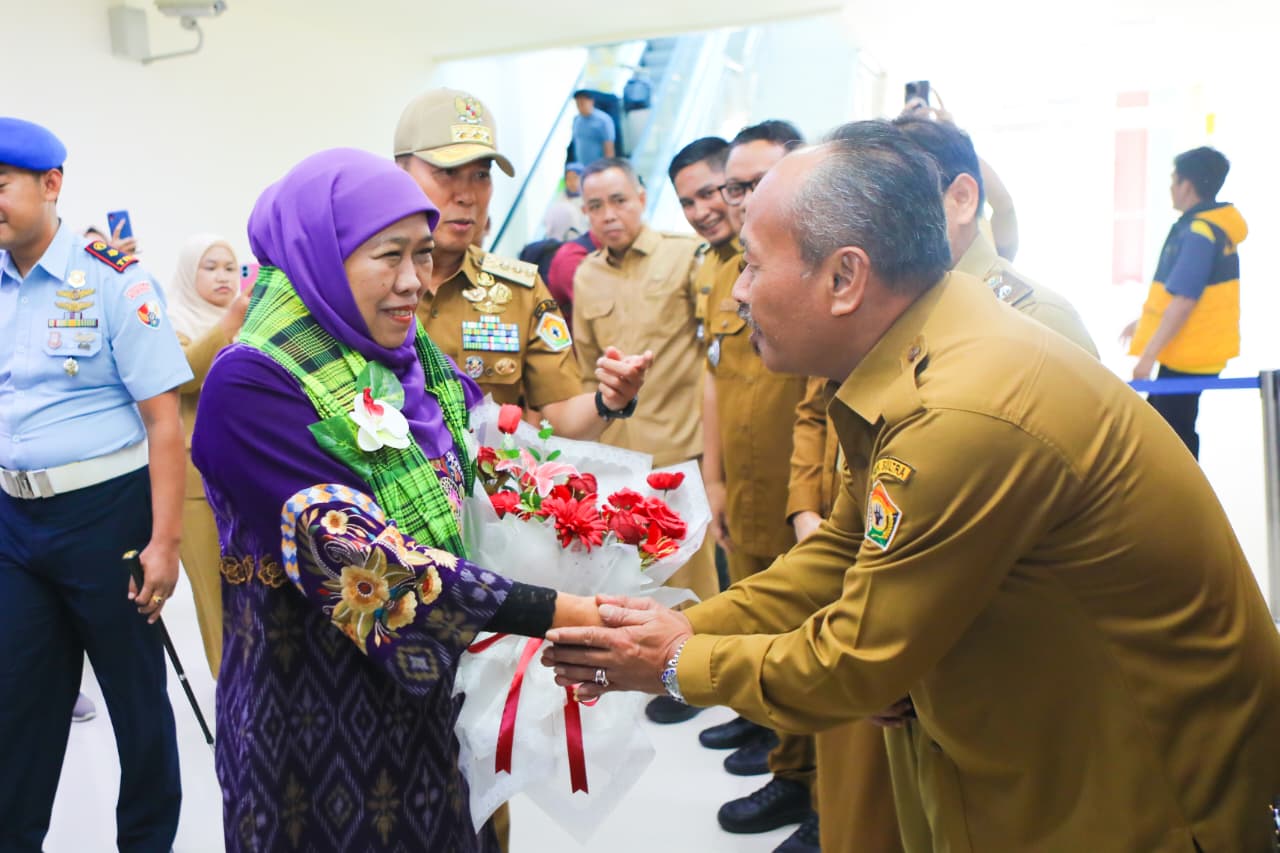Khofifah Disambut Meriah di Kendari, Siap Buka Babak Baru Misi Dagang Jatim–Sultra