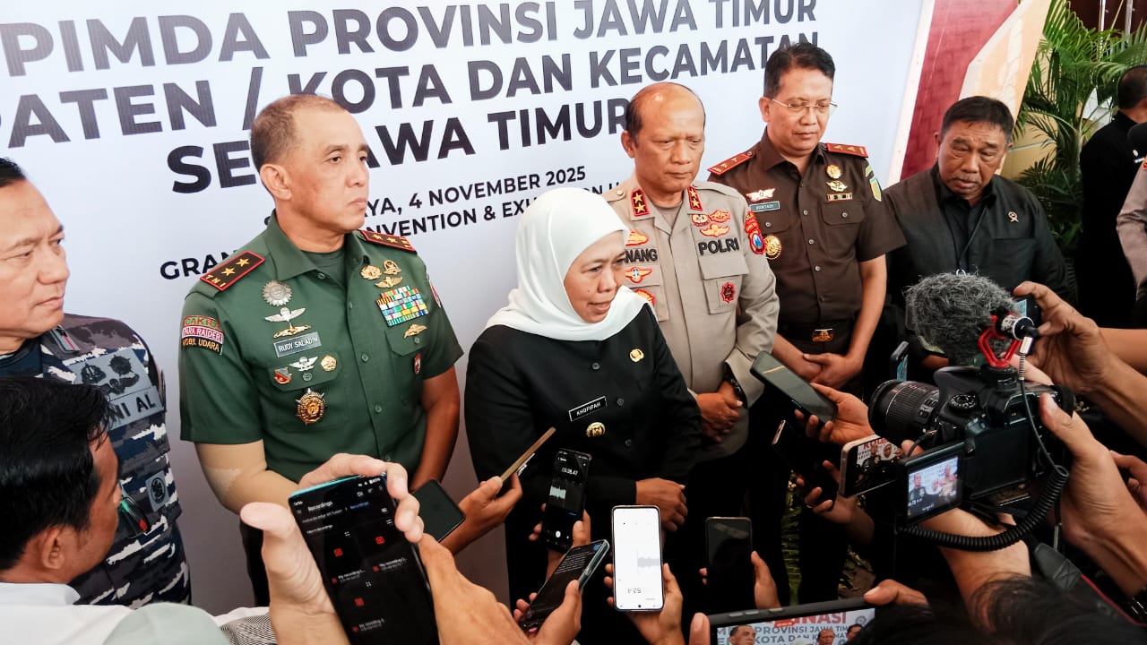 Khofifah dan Wamendagri Kompak di Surabaya: Aktifkan Siskamling, Perangi Narkoba, dan Perkuat Ketahanan Pangan