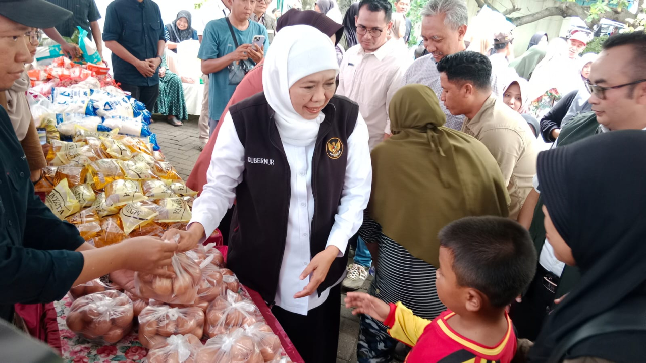 Khofifah Gelar Pasar Murah ke-180 di Beji-Pasuruan, Harga Pangan Dibikin Ramah Warga